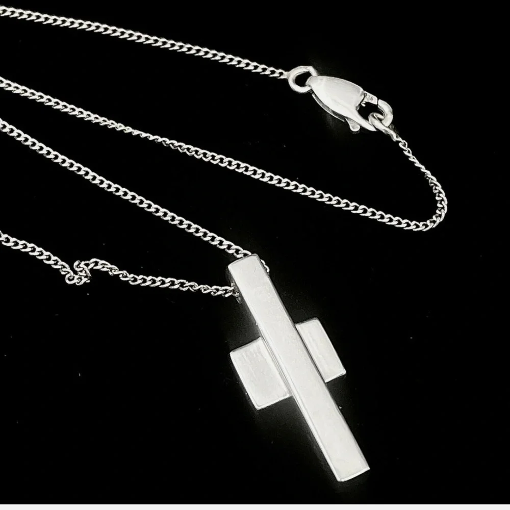 GUCCI RARE Cross Necklace 😇